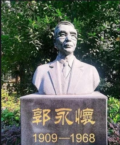 飞机坠毁，中国痛失巨星！他的死惊撼世人……