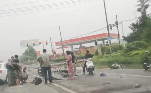 河南发生交通事故致1死28伤
